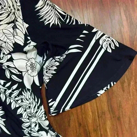 Glamour Navy and White Floral Print Maxi Dress With Bell Sleeves - Picture 7 of 10